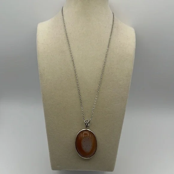 Druzy Agate Oval Pendant Necklace on Silver Copper Chain - Picture 2 of 16